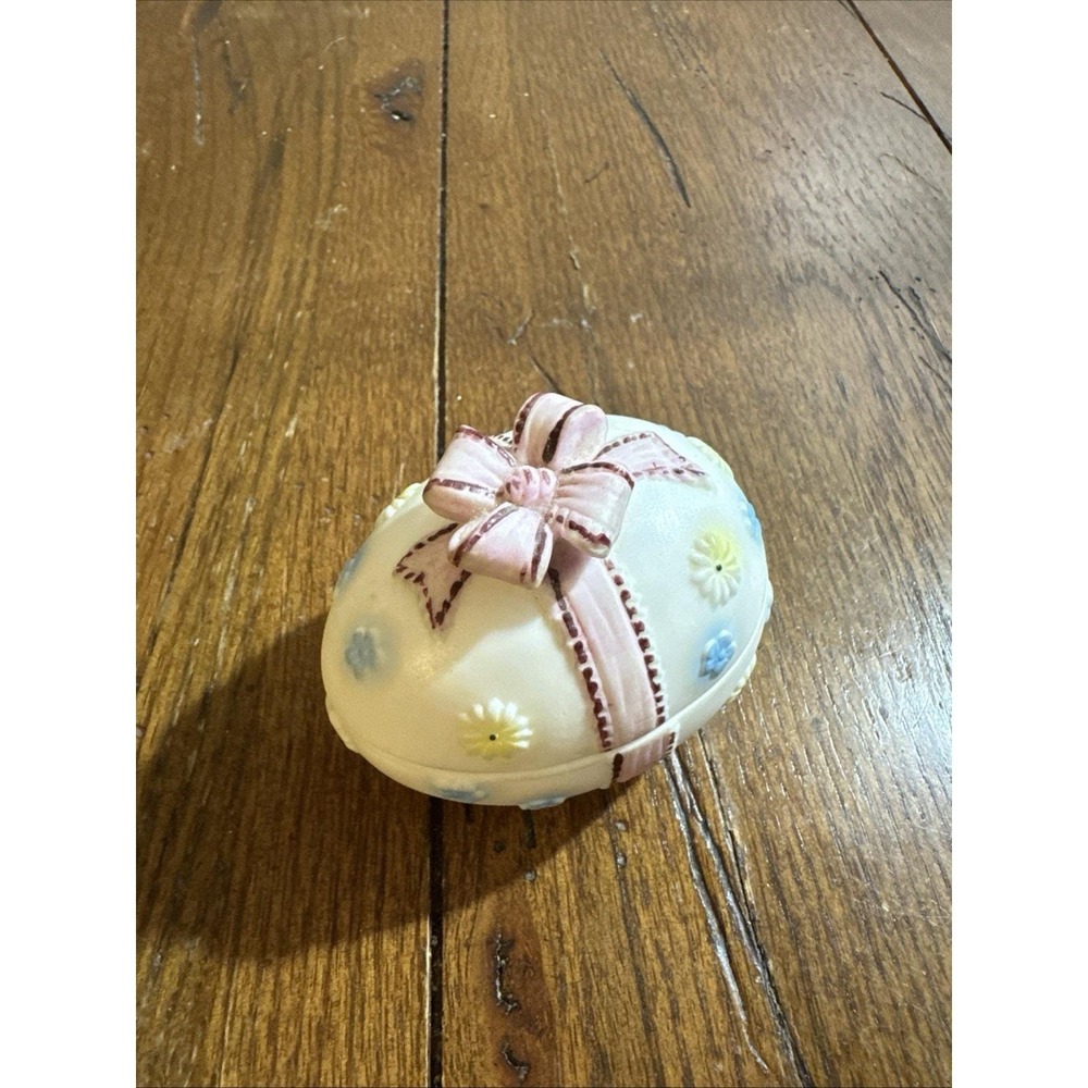 EUC Vintage Lefton Porcelain Easter Egg With Purple Bow Shaped Trinket Box Japan